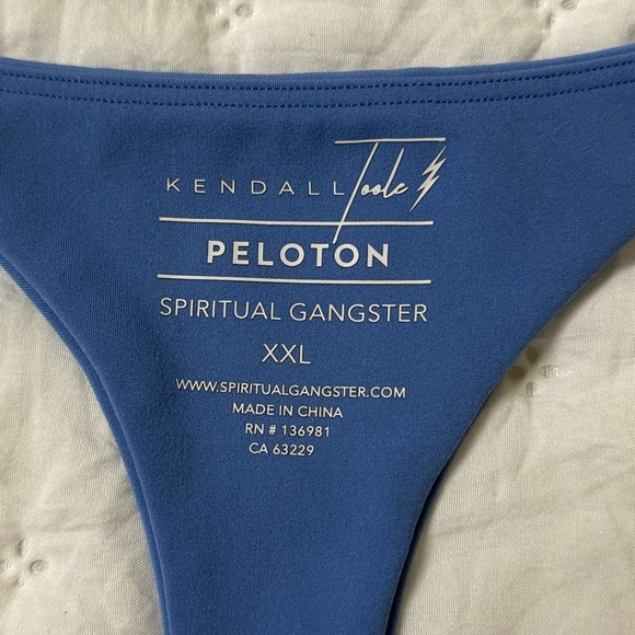 Spiritual Gangster “Knockout” Blue/Yellow
Sports Bra Kendall Toole Peloton XXL - Picture 6 of 7